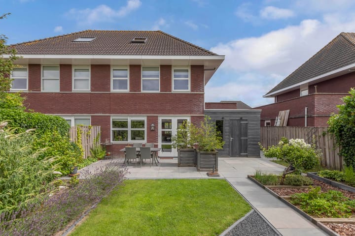 Photo 42 of Aurelia 6