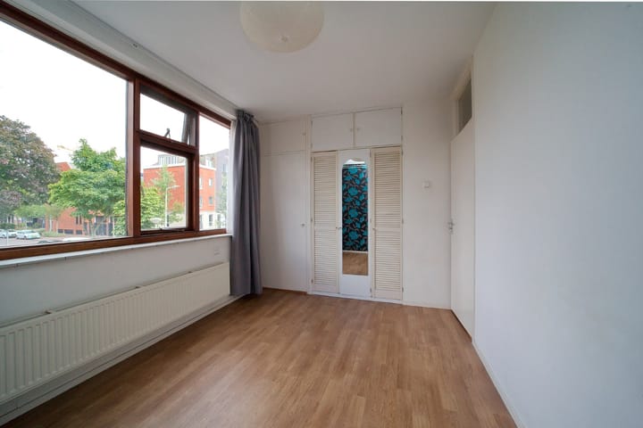 Photo 12 of Frank van Borselenstraat 4-I