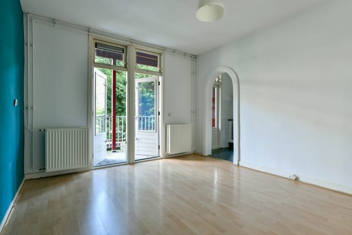 Photo 3 of Van Hogendorpstraat 158-1