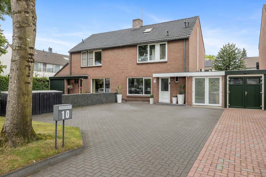 Photo 1 of Oostlaan 10