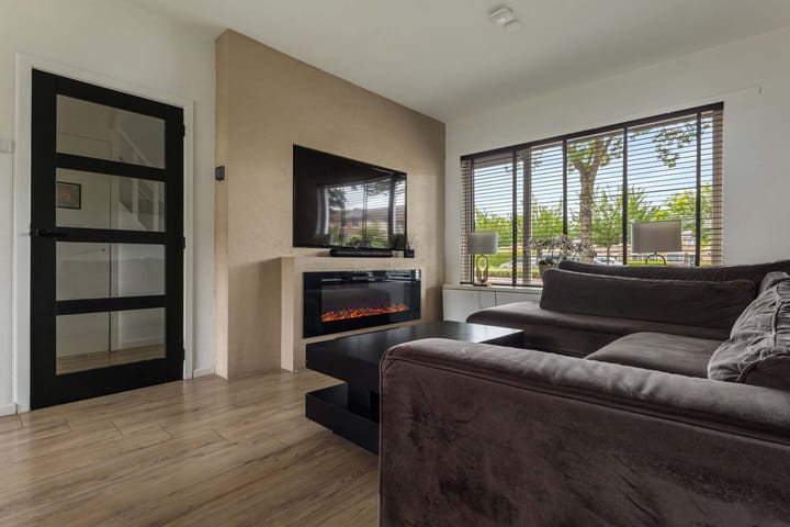 Photo 2 of Oostlaan 10