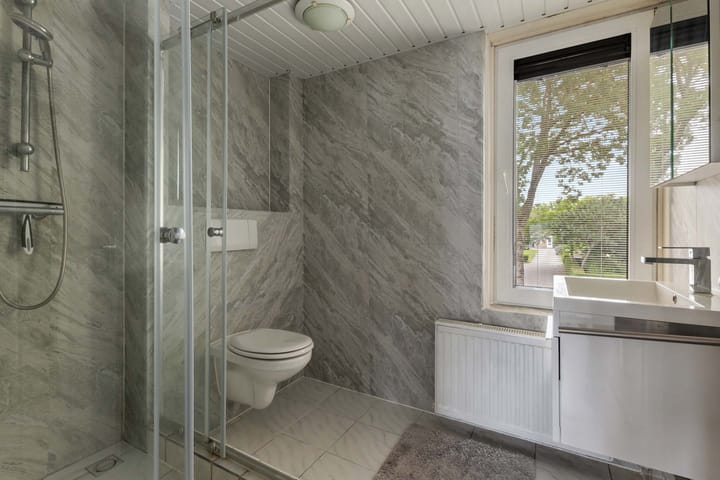 Photo 4 of Oostlaan 10