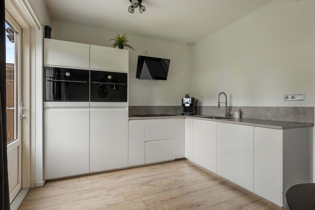 Photo 11 of Oostlaan 10