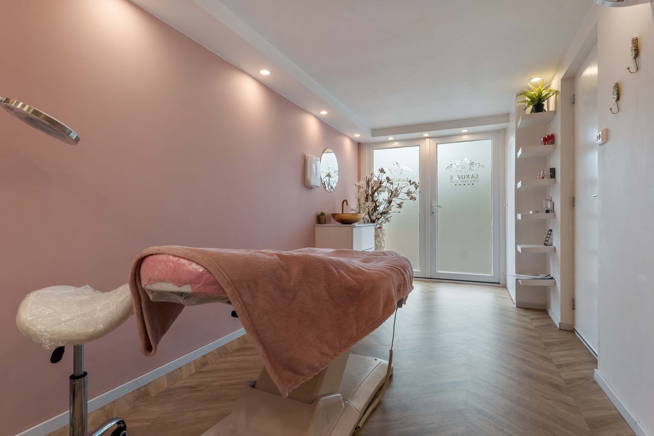 Photo 12 of Oostlaan 10