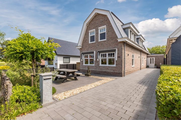 Middenweg 296