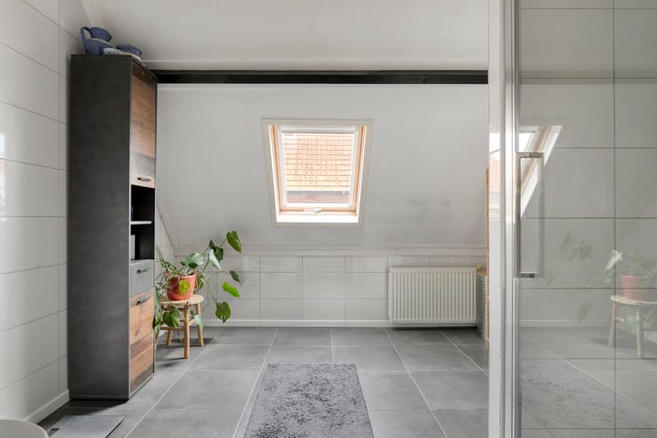 Photo 35 of Maasstraat 16