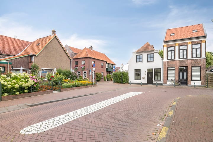 Photo 40 of Maasstraat 16