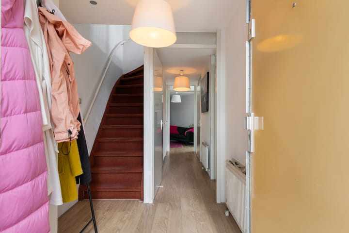 Photo 8 of Linie 575