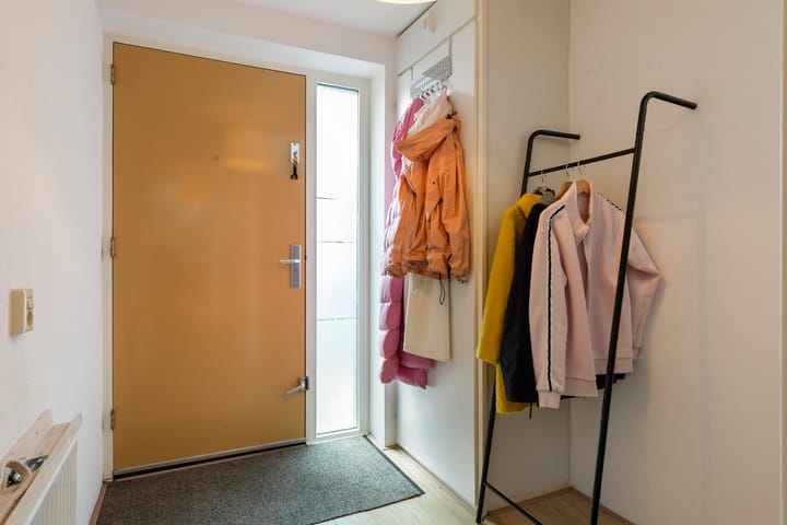 Photo 9 of Linie 575