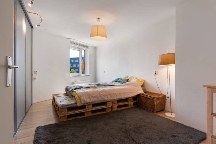 Photo 12 of Linie 575