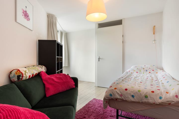 Photo 15 of Linie 575