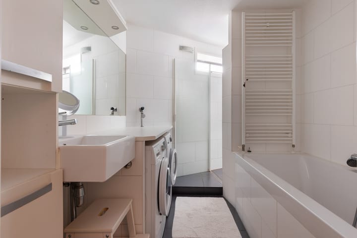 Photo 17 of Linie 575