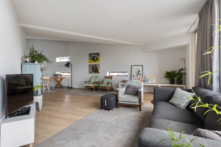 Photo 21 of Linie 575