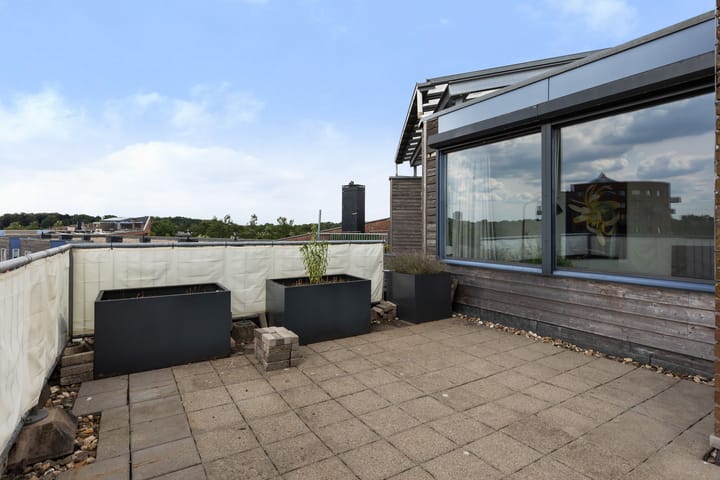 Photo 26 of Linie 575