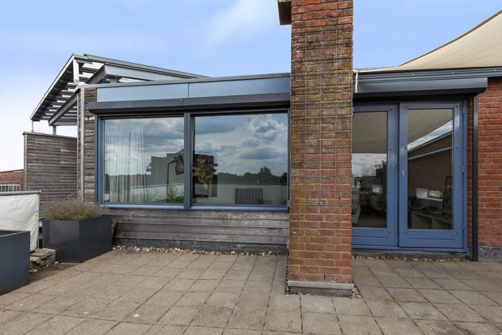 Photo 28 of Linie 575