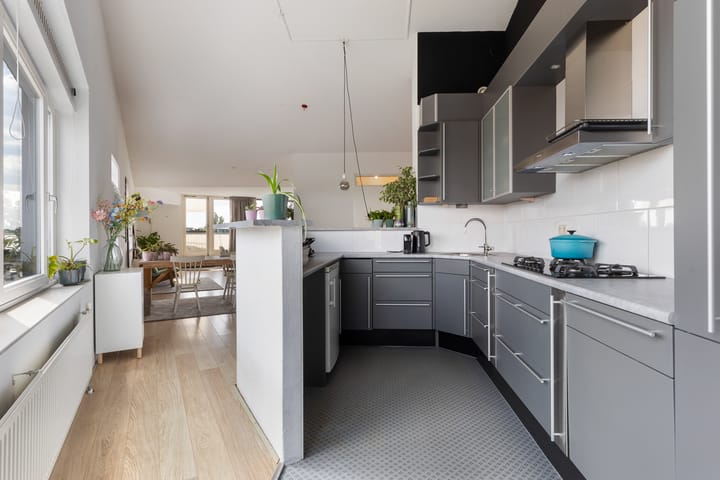 Photo 29 of Linie 575