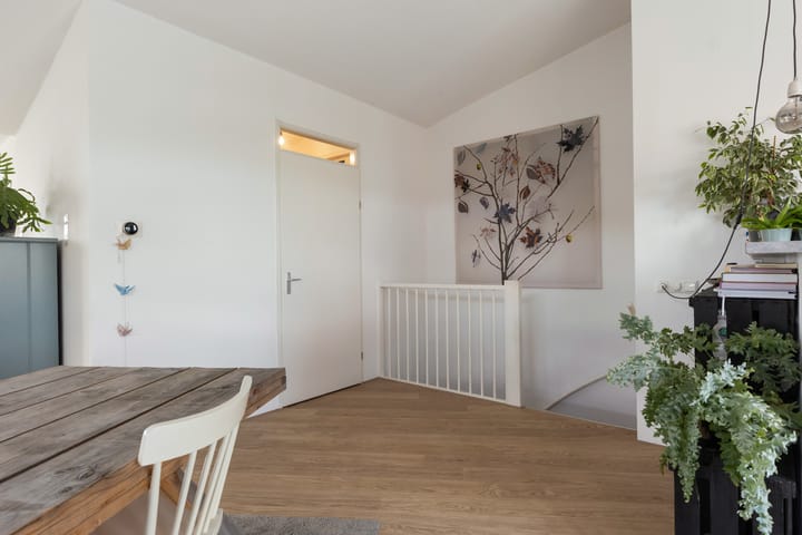 Photo 32 of Linie 575