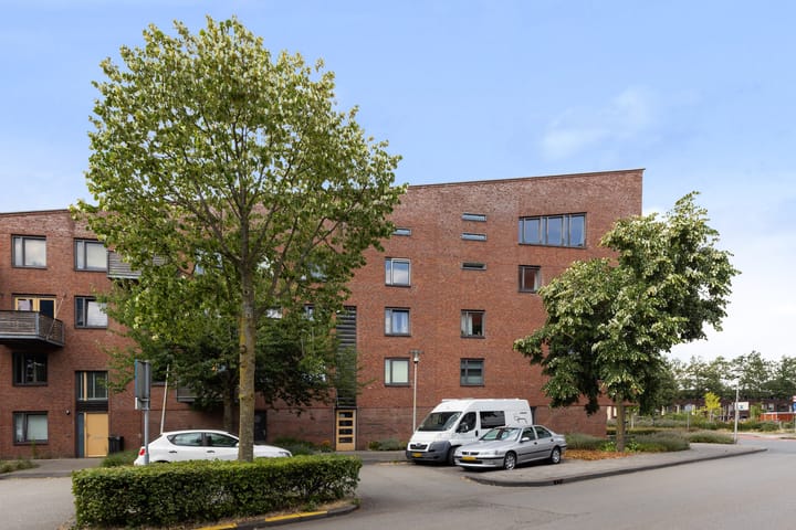 Photo 33 of Linie 575