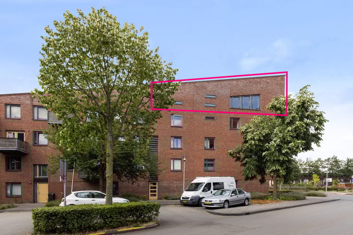 Photo 34 of Linie 575