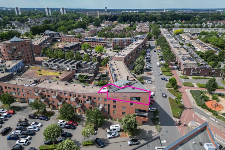 Photo 37 of Linie 575