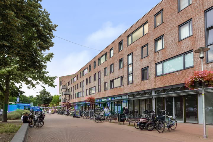 Photo 39 of Linie 575