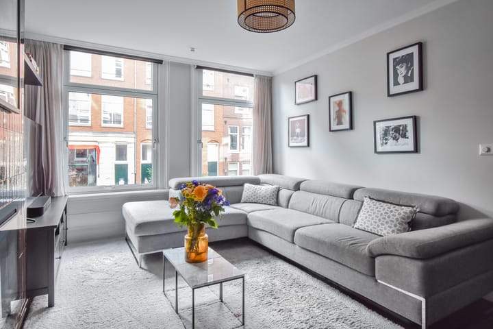 Photo 3 of Van Oldenbarneveldtstraat 86-1