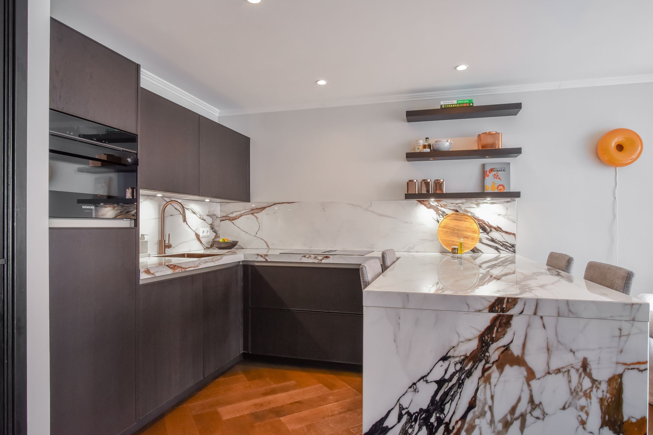 Photo 9 of Van Oldenbarneveldtstraat 86-1