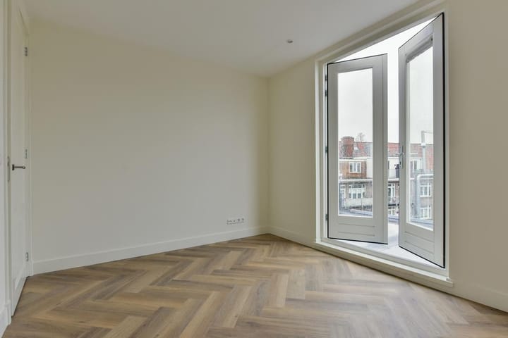 Photo 19 of Geulstraat 26-4