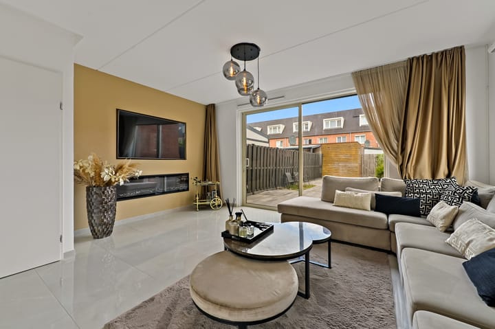 Photo 10 of Ossenisseweg 59