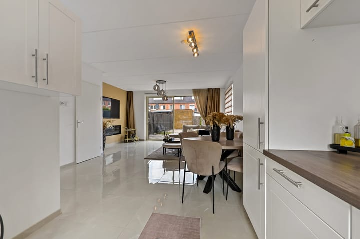 Photo 12 of Ossenisseweg 59