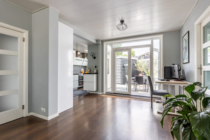 Foto 15 van v d Meerweg 10-A