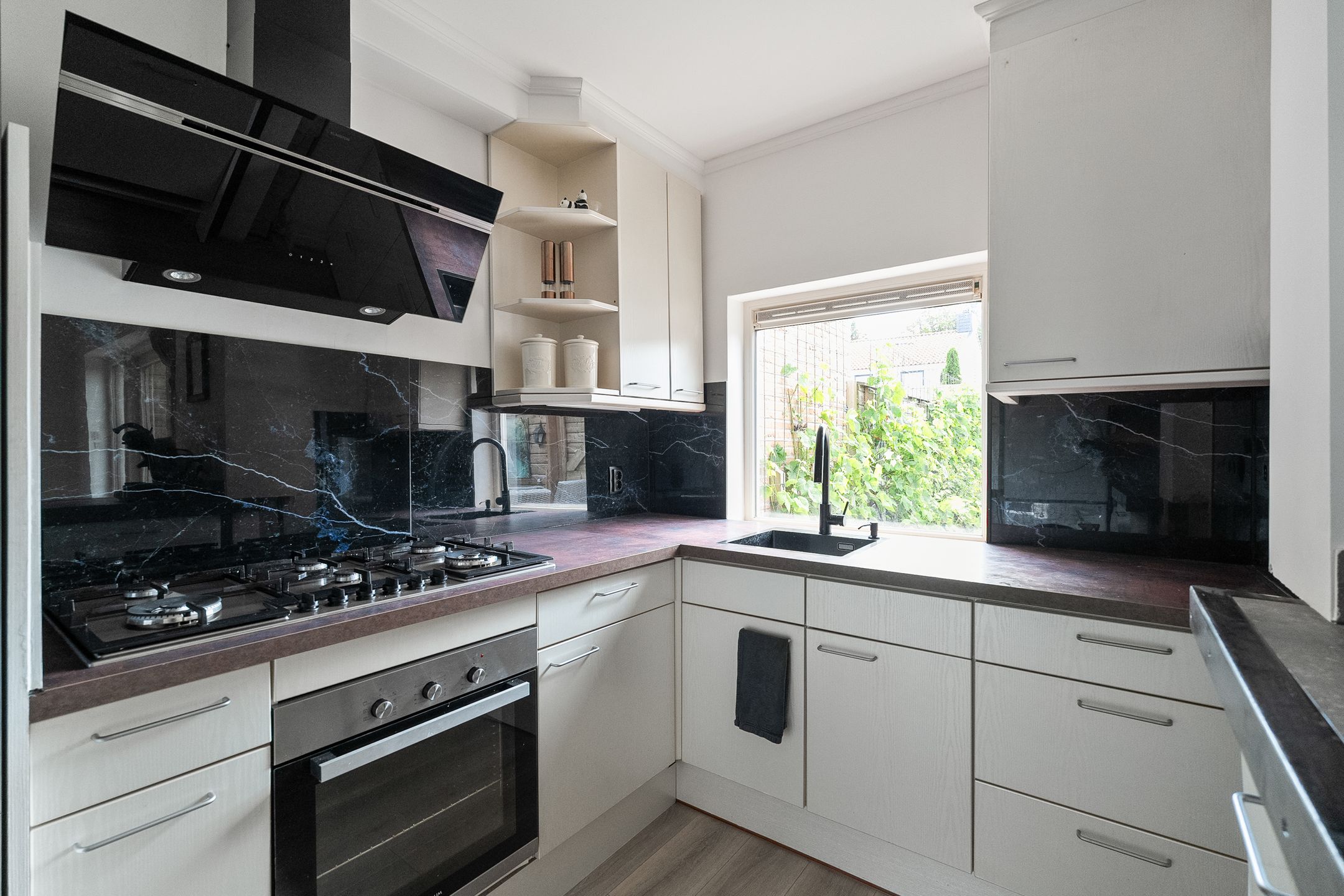 Photo 12 of Dr. Colijnstraat 34