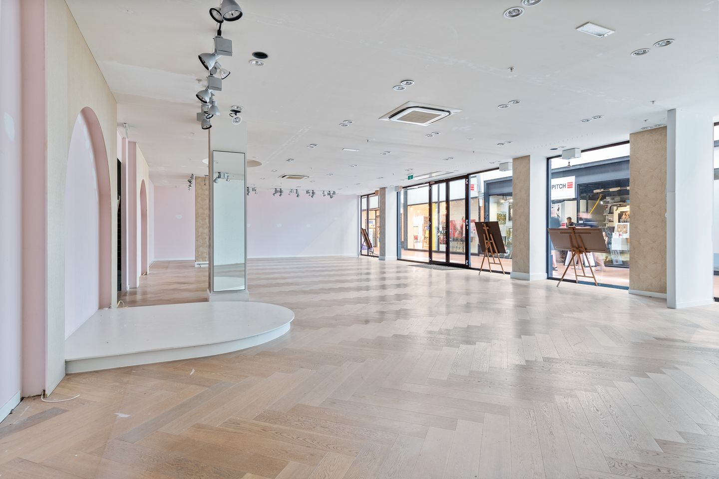Bekijk foto 1 van Rozenhof unit 15