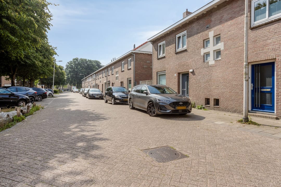 Photo 2 of Landbouwstraat 13