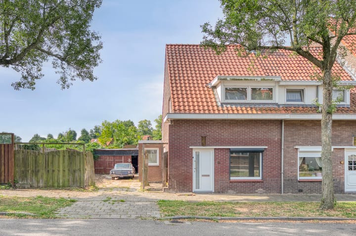 Photo 1 of Esdoornstraat 6