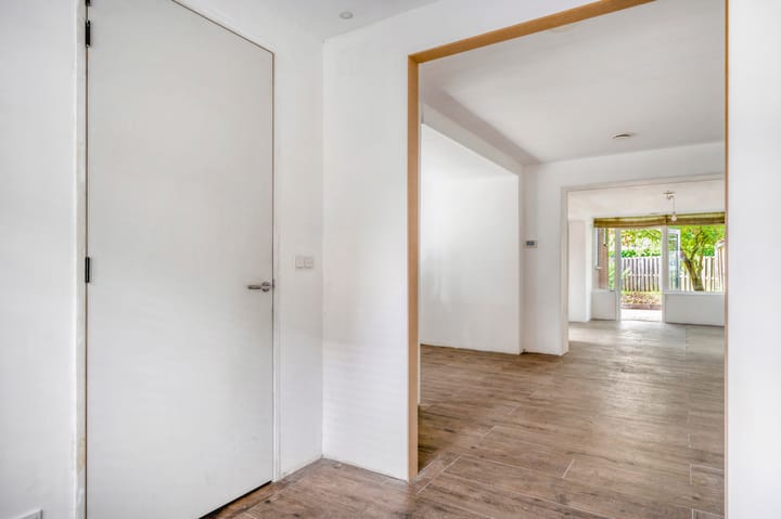 Photo 7 of Esdoornstraat 6