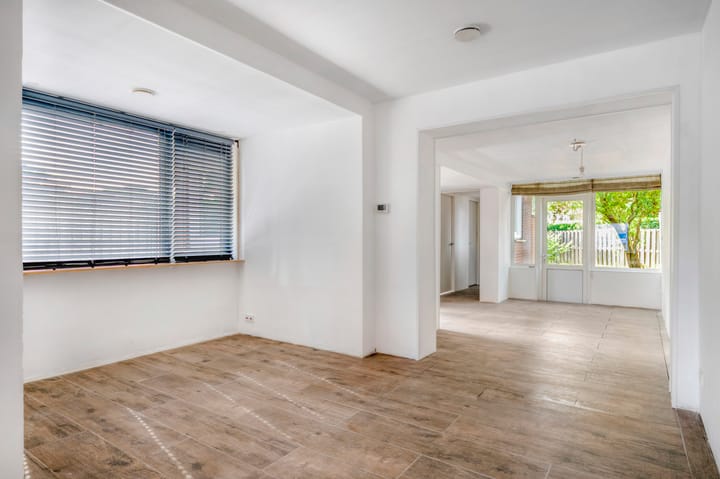 Photo 8 of Esdoornstraat 6