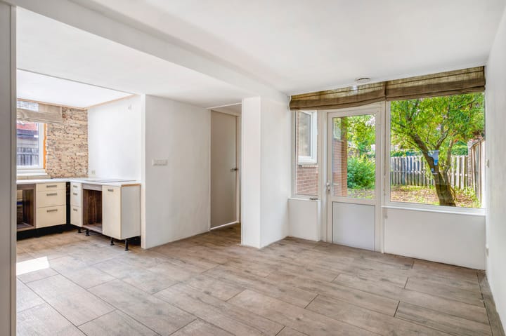 Photo 13 of Esdoornstraat 6