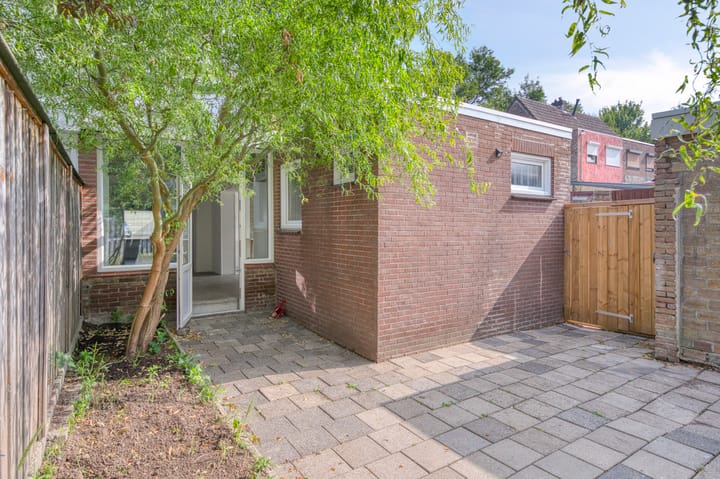 Photo 17 of Esdoornstraat 6