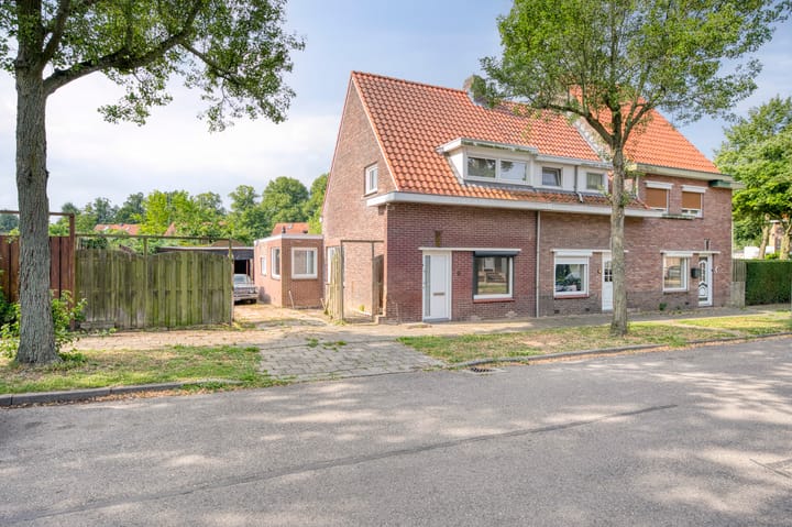 Photo 21 of Esdoornstraat 6