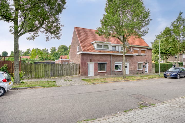 Photo 32 of Esdoornstraat 6