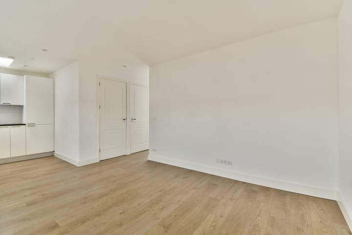 Photo 4 of Admiraal De Ruijterweg 420-4