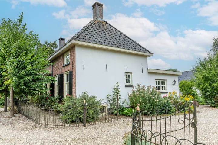 Foto 4 van Dorpsplein 4