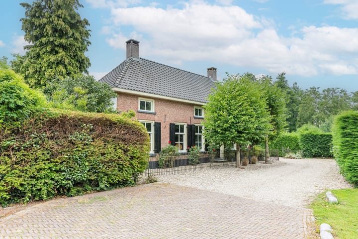 Foto 5 van Dorpsplein 4