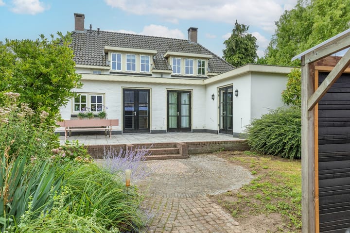 Foto 44 van Dorpsplein 4