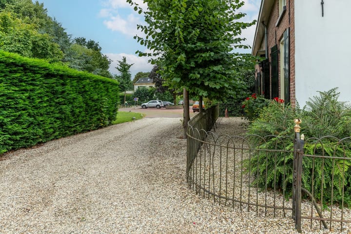 Foto 60 van Dorpsplein 4