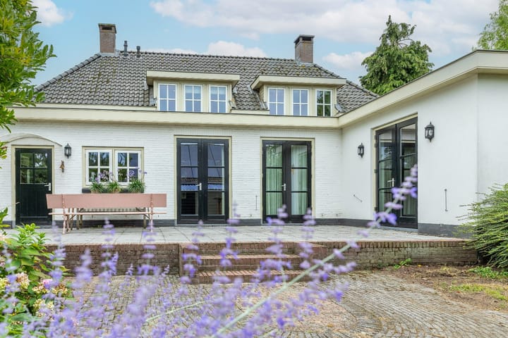 Foto 88 van Dorpsplein 4