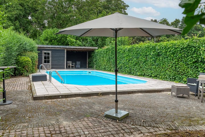 Foto 94 van Dorpsplein 4