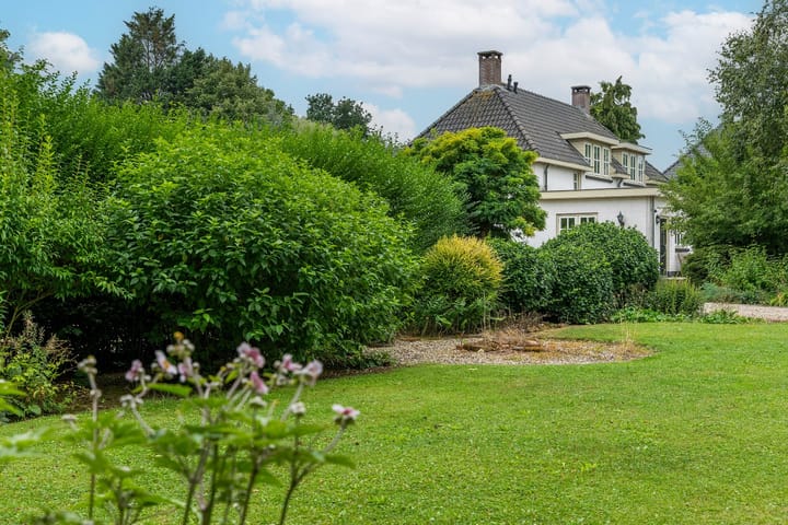 Foto 97 van Dorpsplein 4