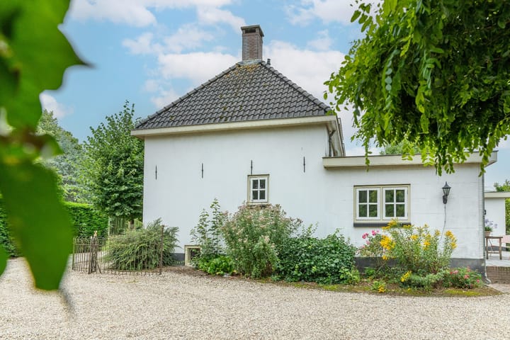 Foto 99 van Dorpsplein 4